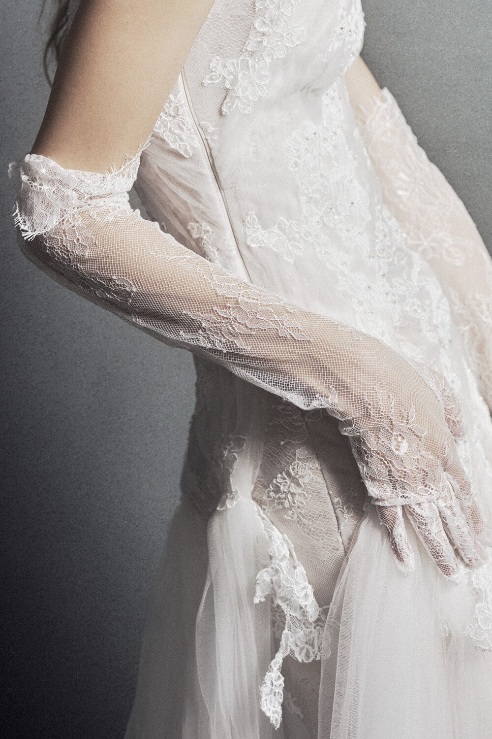 Amour Embroidery Gloves