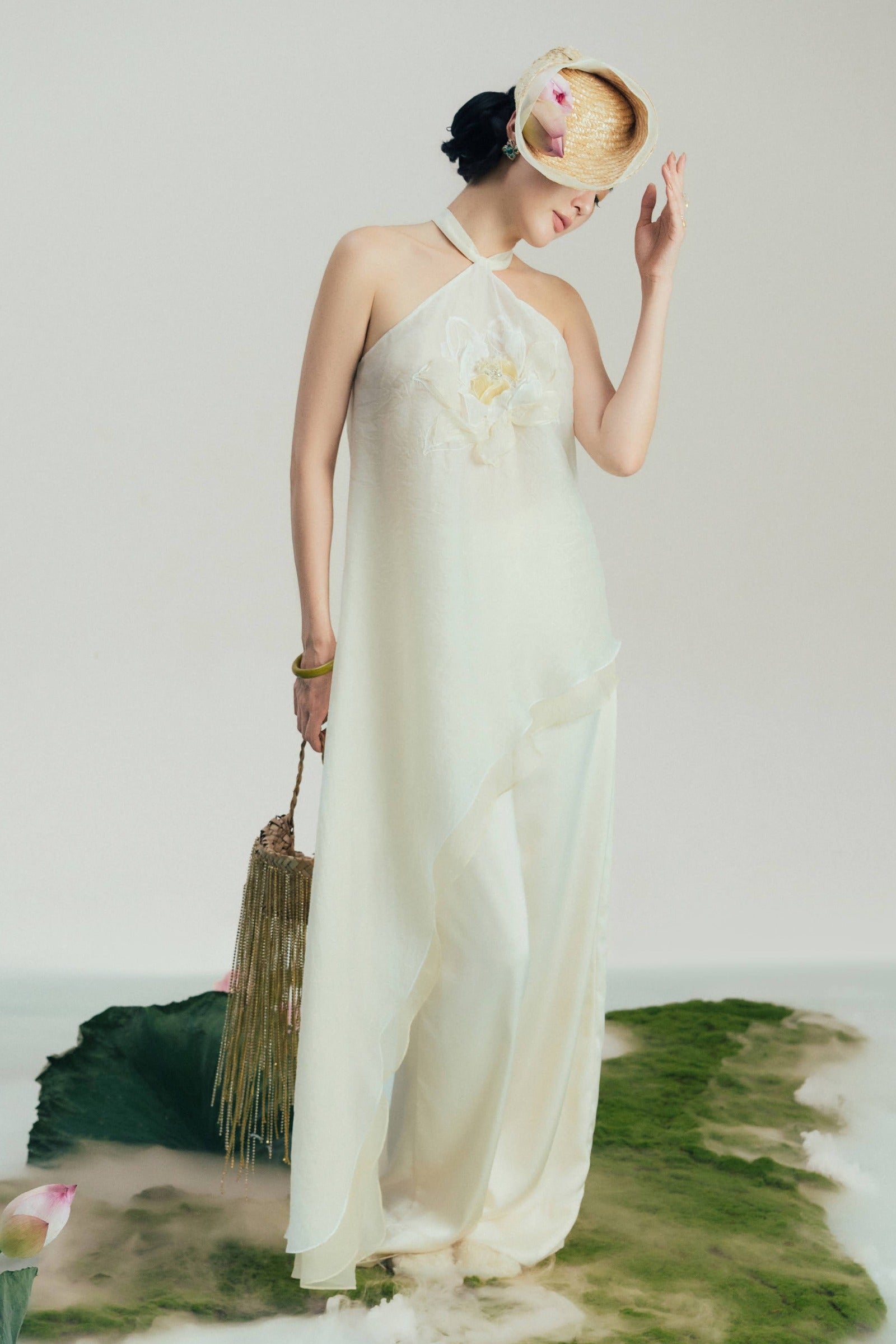 Lien Tuyet Halter Set