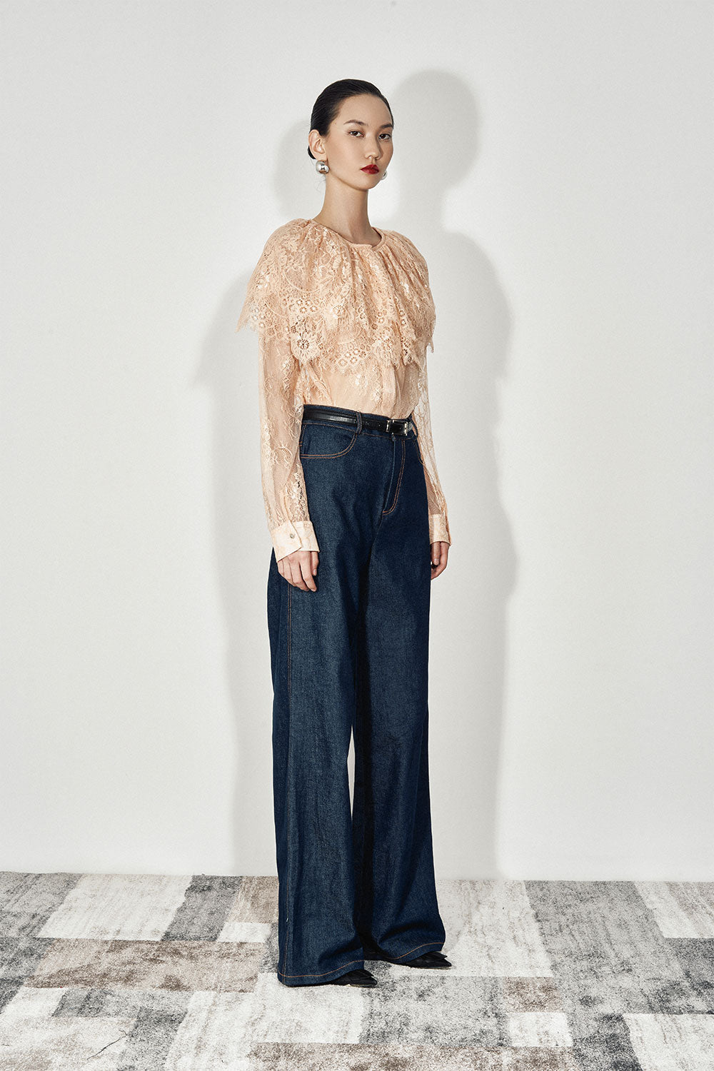 Fawn Straight Cuff Sleeved Lace Shirt