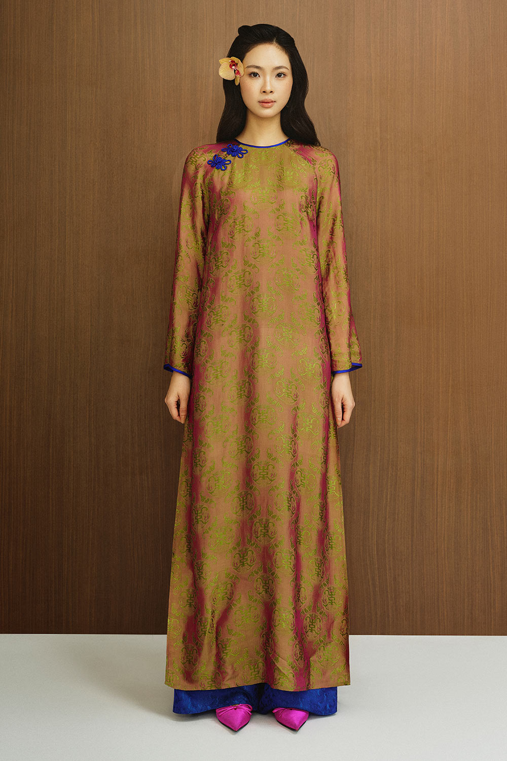 Mac Truc Trapezoid Wide Sleeved Silk Ankle Length Ao Dai