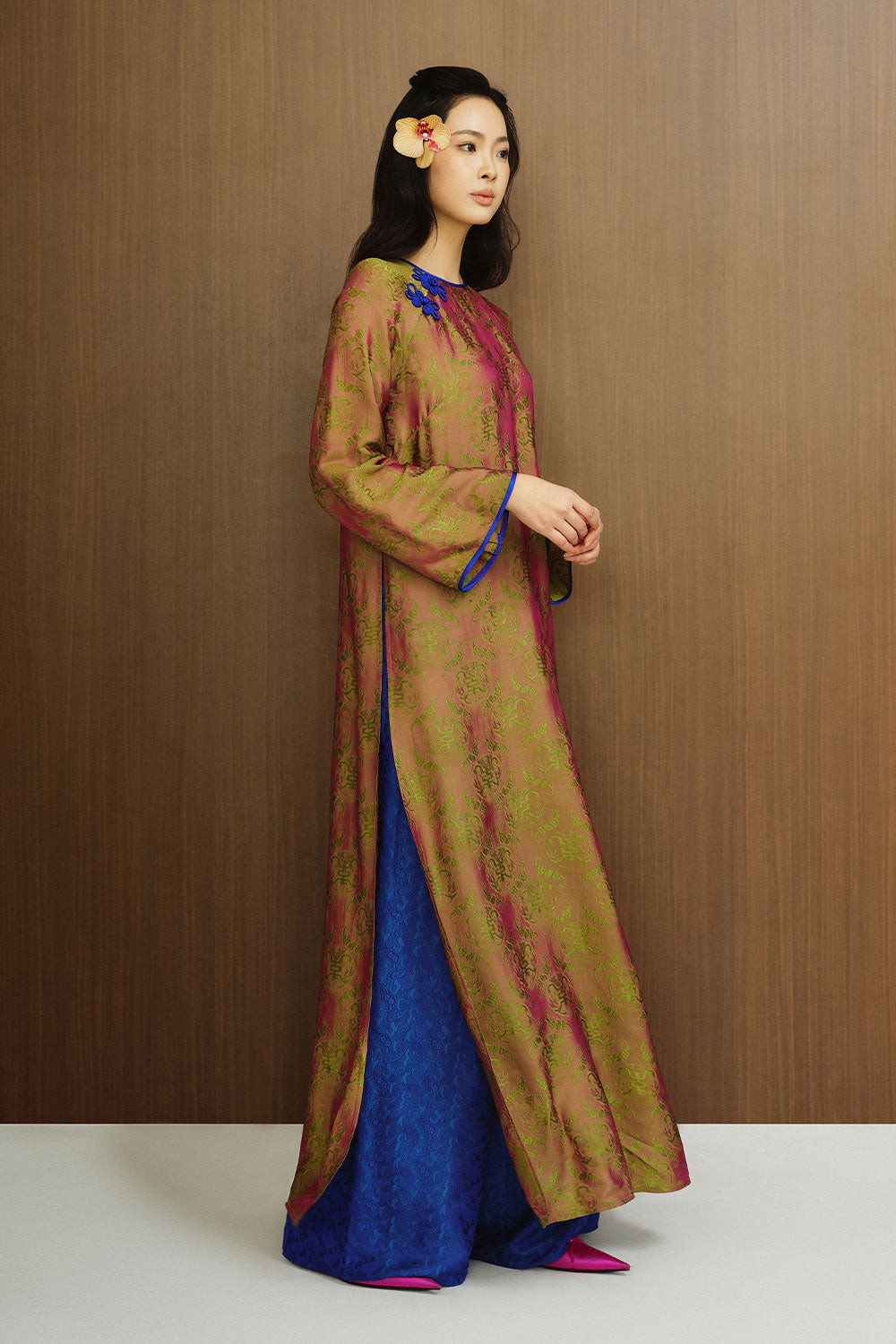 Mac Truc Trapezoid Wide Sleeved Silk Ankle Length Ao Dai