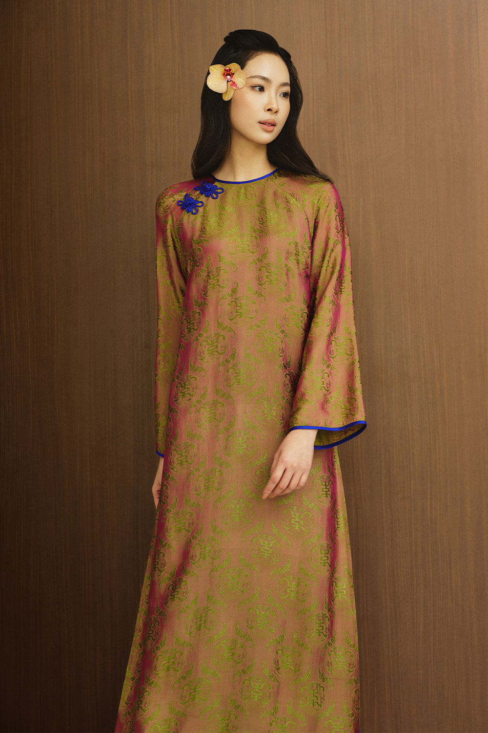 Mac Truc Trapezoid Wide Sleeved Silk Ankle Length Ao Dai