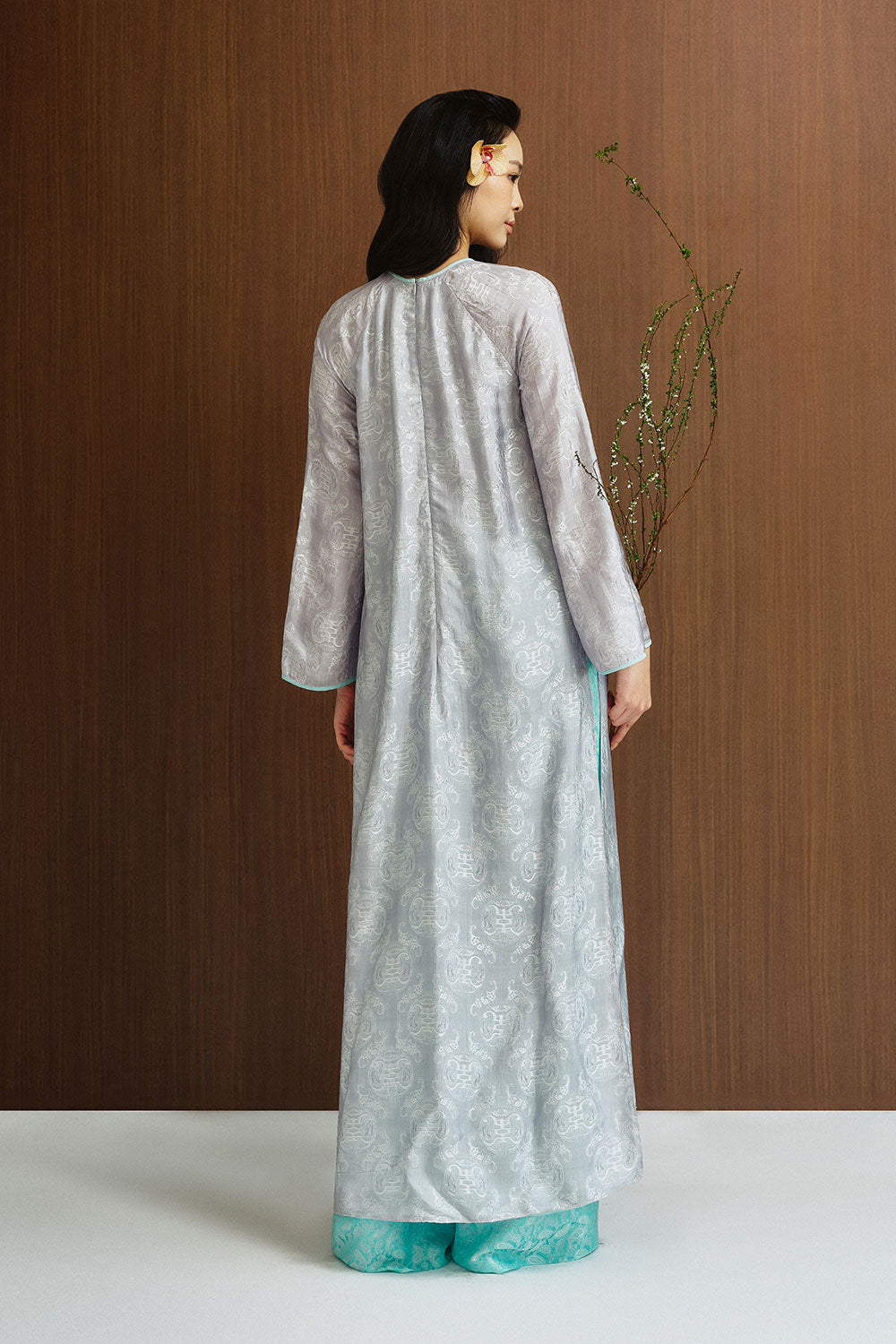 Mac Truc Trapezoid Wide Sleeved Silk Ankle Length Ao Dai