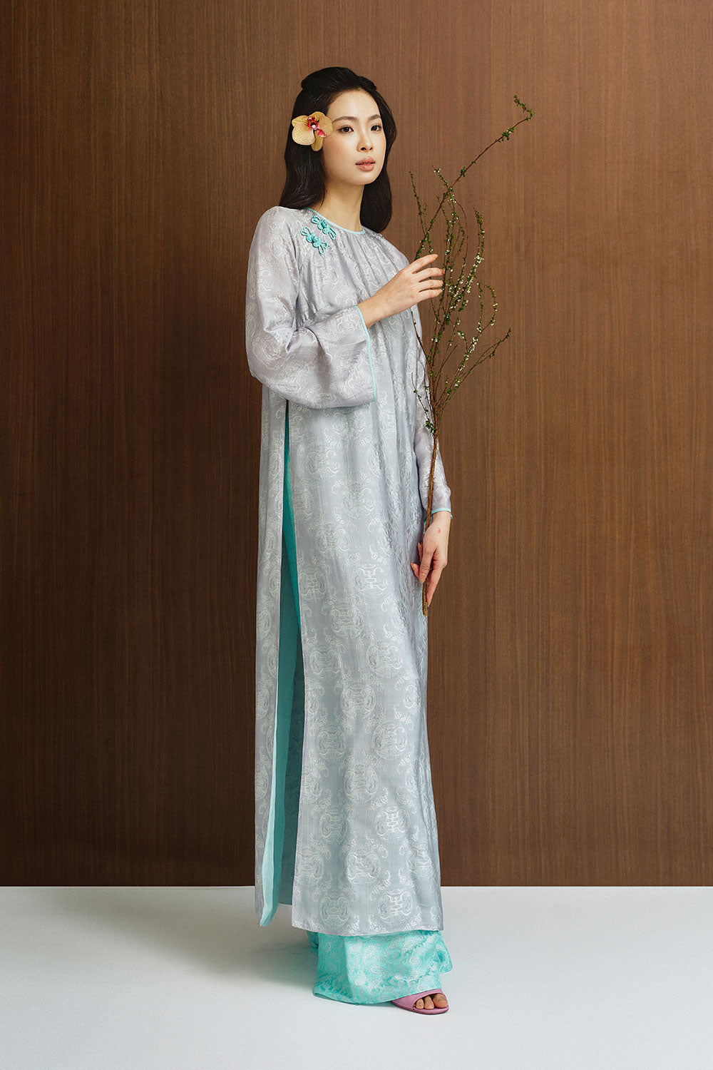 Mac Truc Trapezoid Wide Sleeved Silk Ankle Length Ao Dai