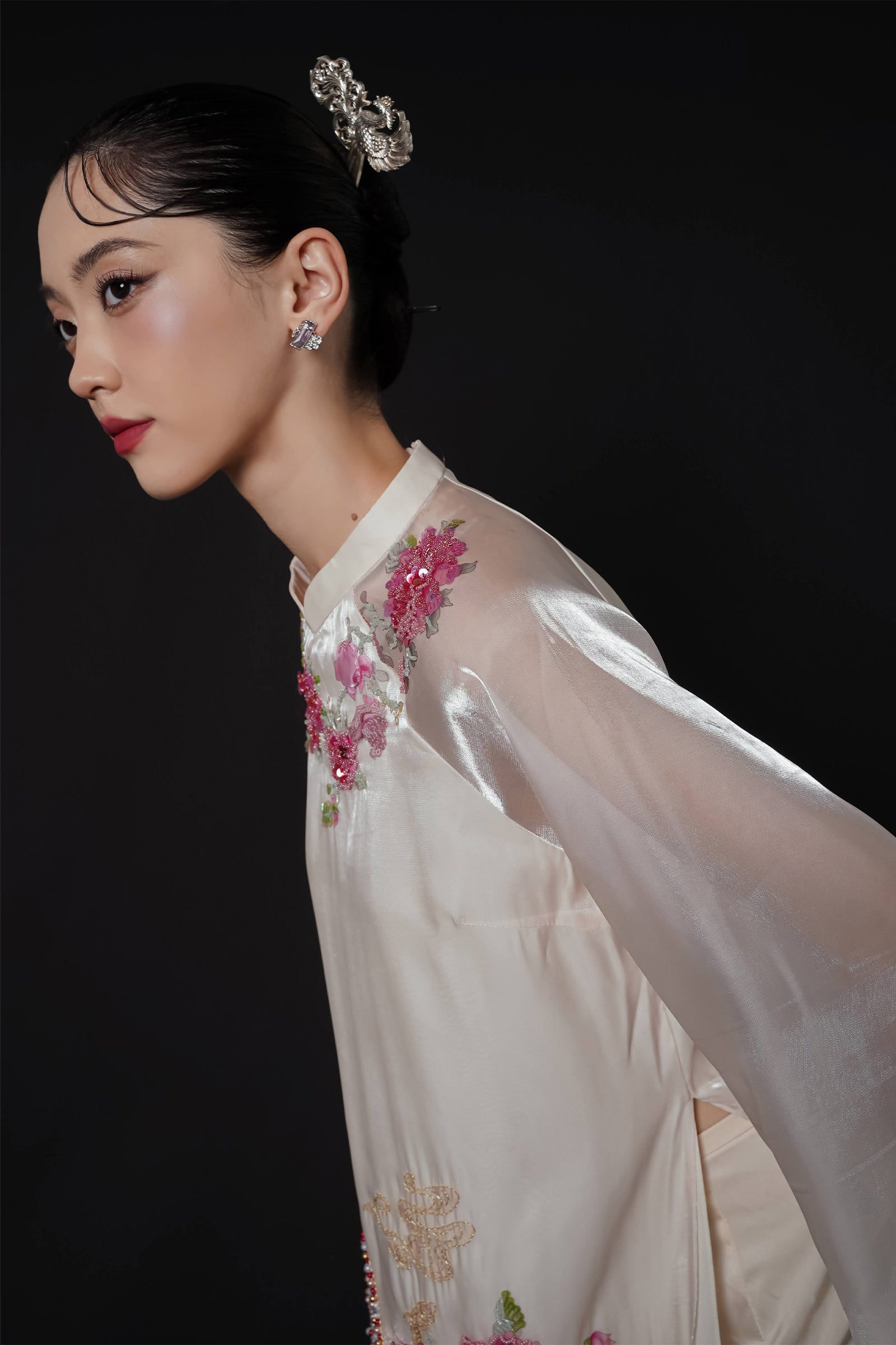 Nghinh Loan Wide Sleeve Bead Ao Dai Set