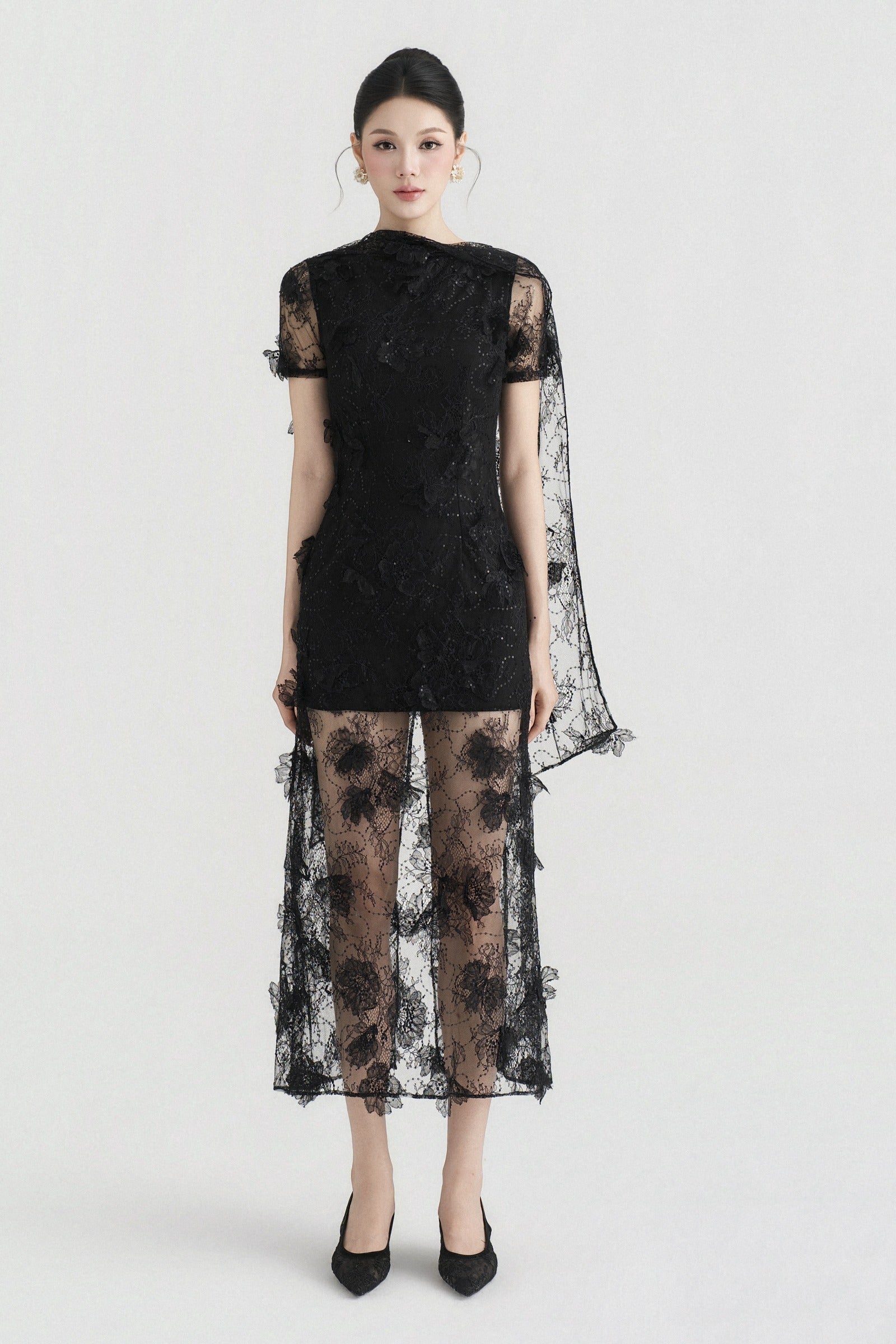 lorenne mesh maxi dress Applique Midi Black / M Designed in a flattering Size:17