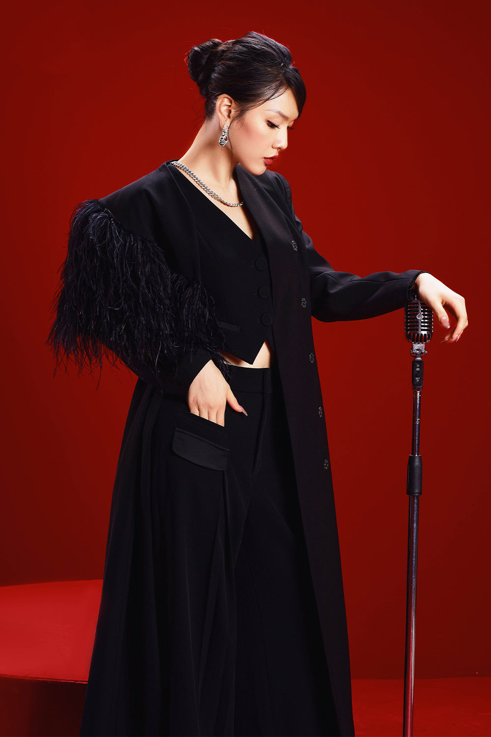cruella black dress Cruella De Vil Costume: How To Dress Up As Fashion's Favourite Villain This Halloween