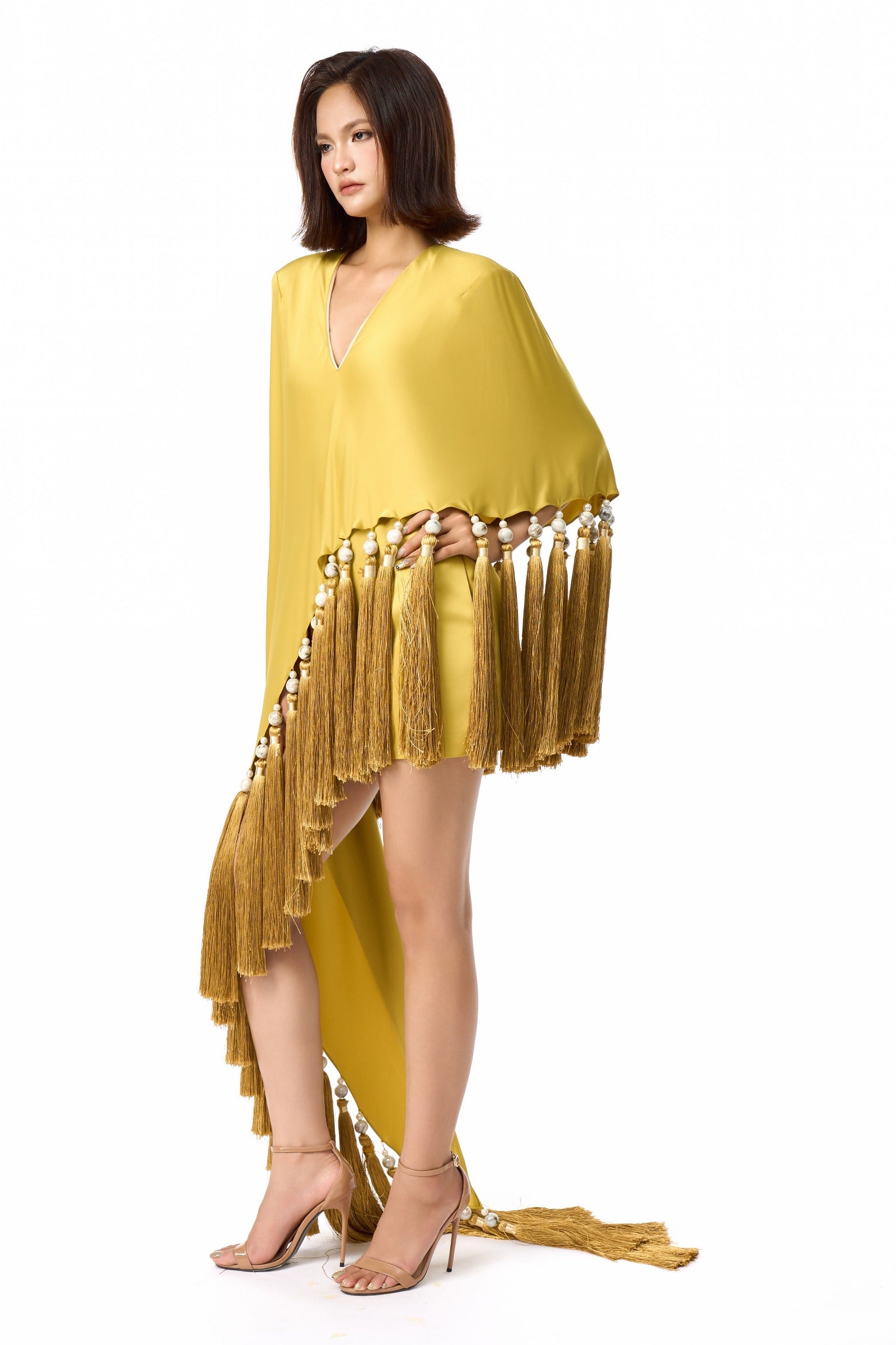 Aura Tassel Set