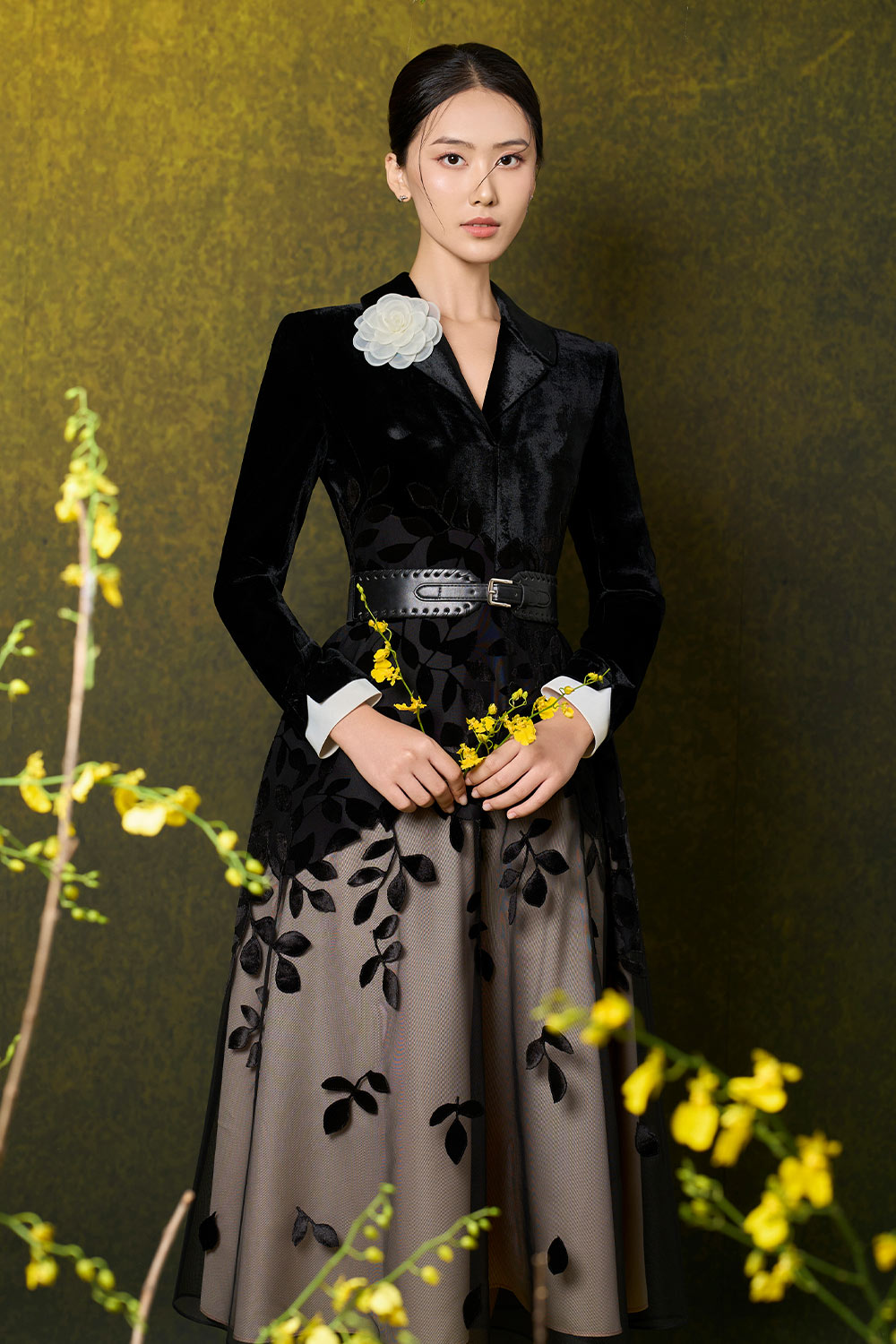 Zaniyah A-line V-Neck Velvet Midi Dress