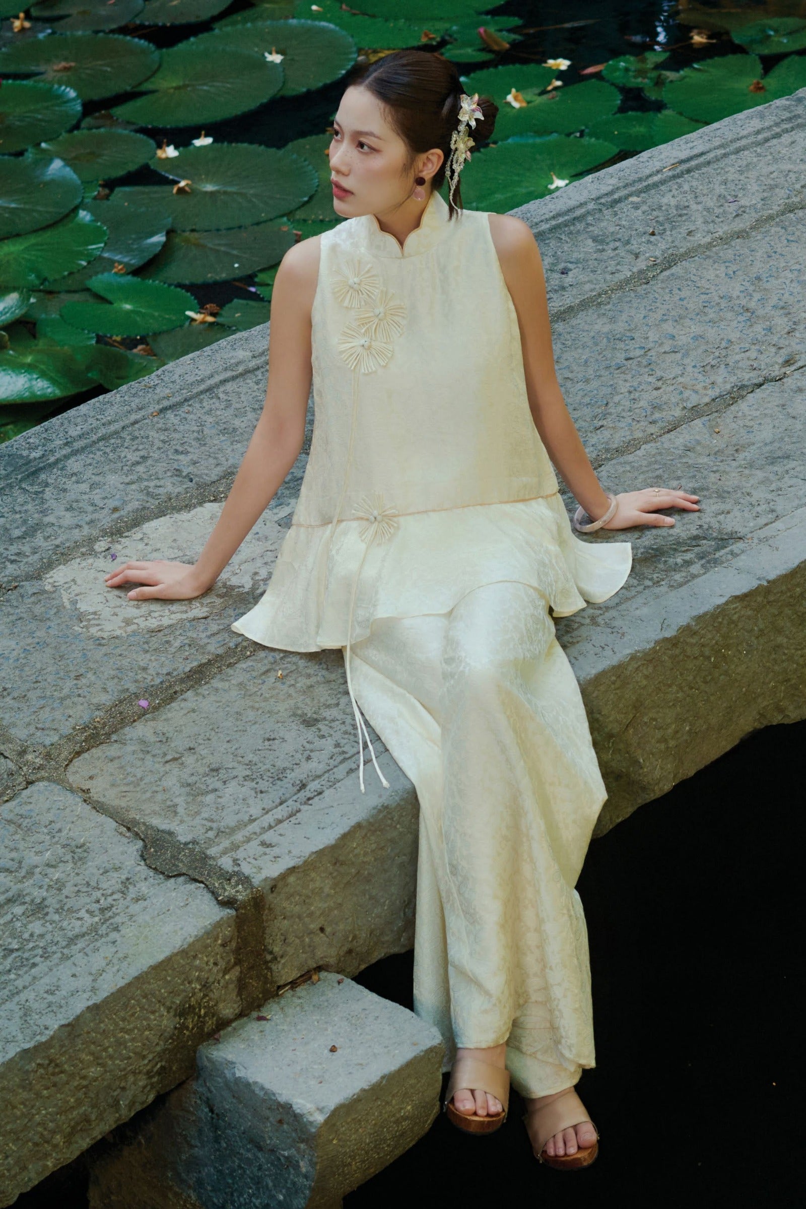 Ha Linh High Neck Set