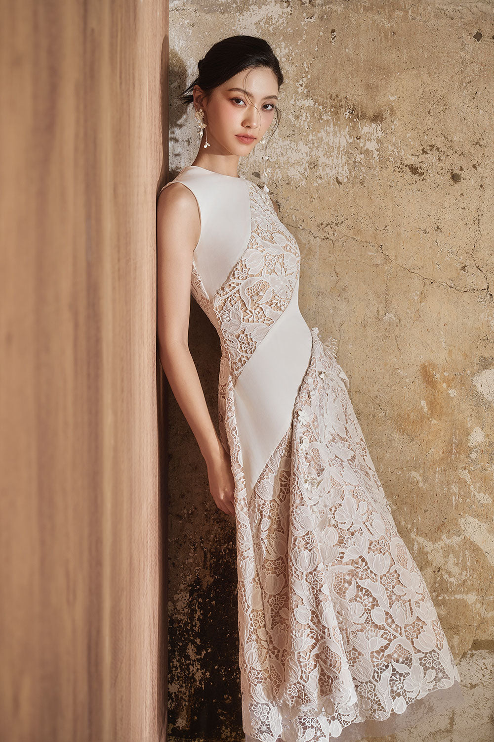 Grande A-line Jewel Neck Lace Midi Dress