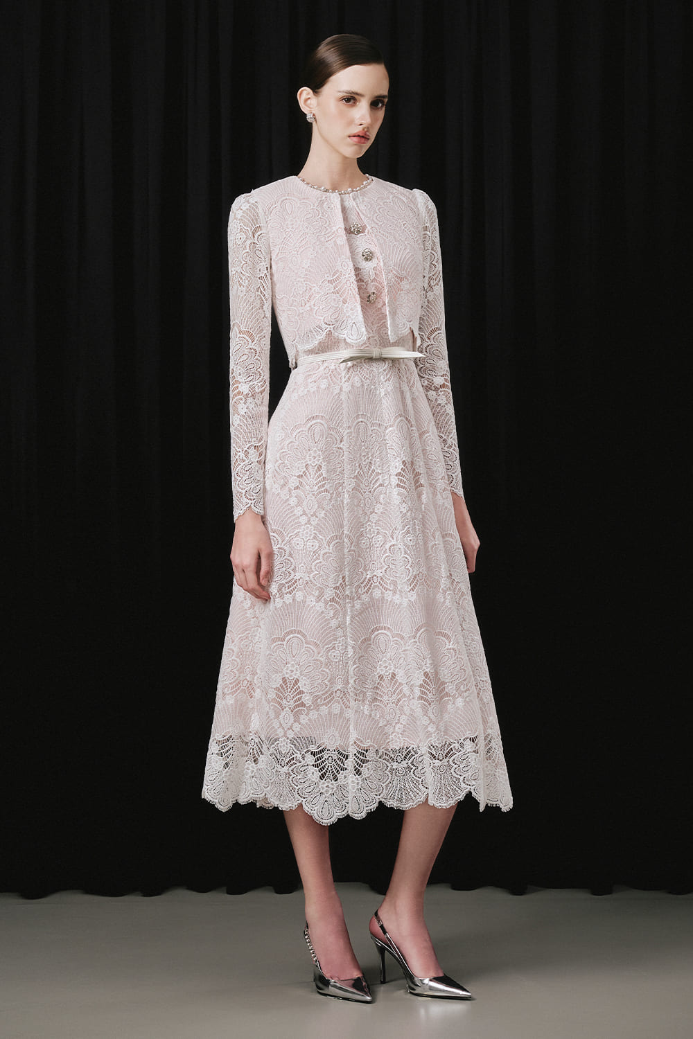 Virbet Cropped Round Neck Lace Jacket