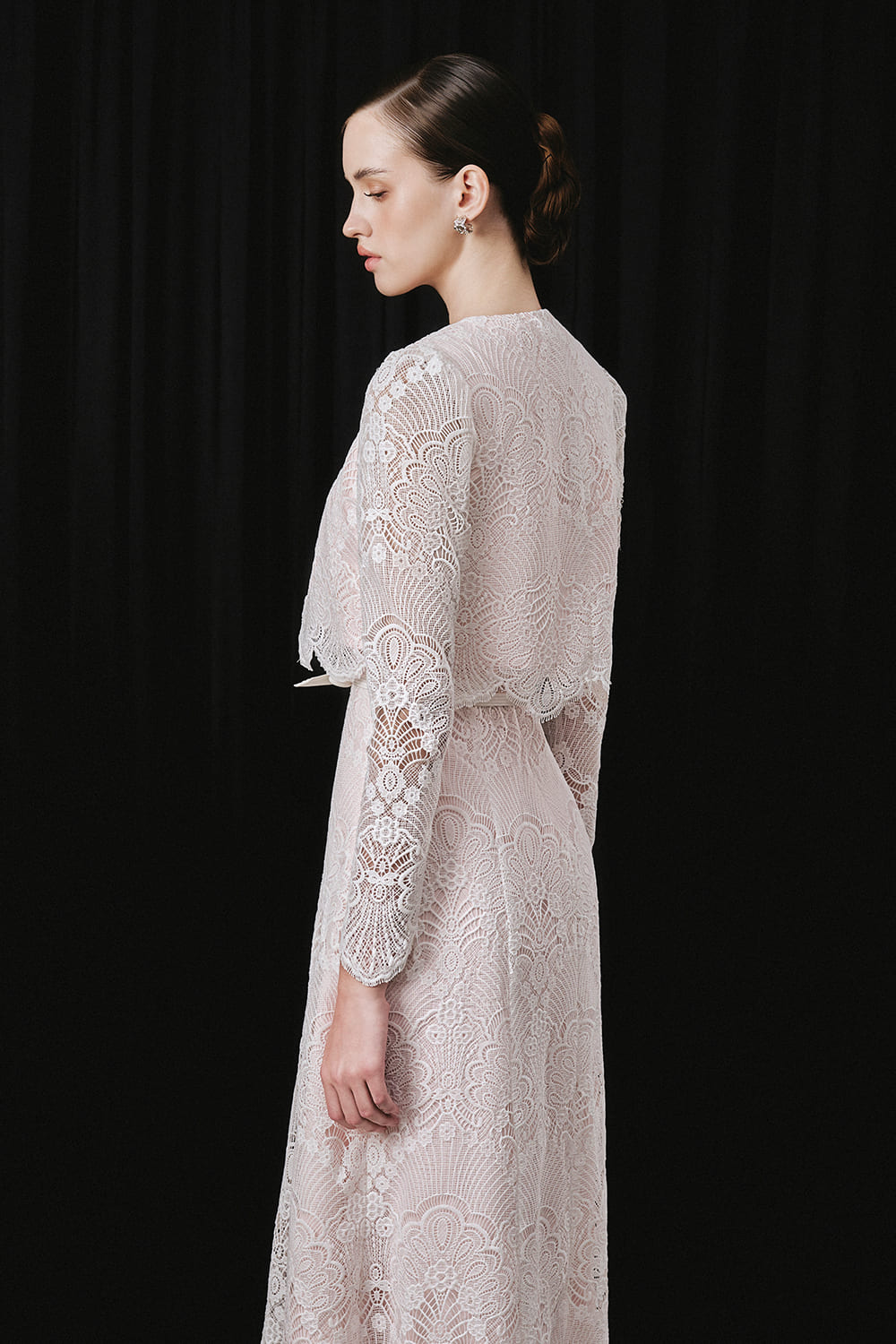 Virbet Cropped Round Neck Lace Jacket