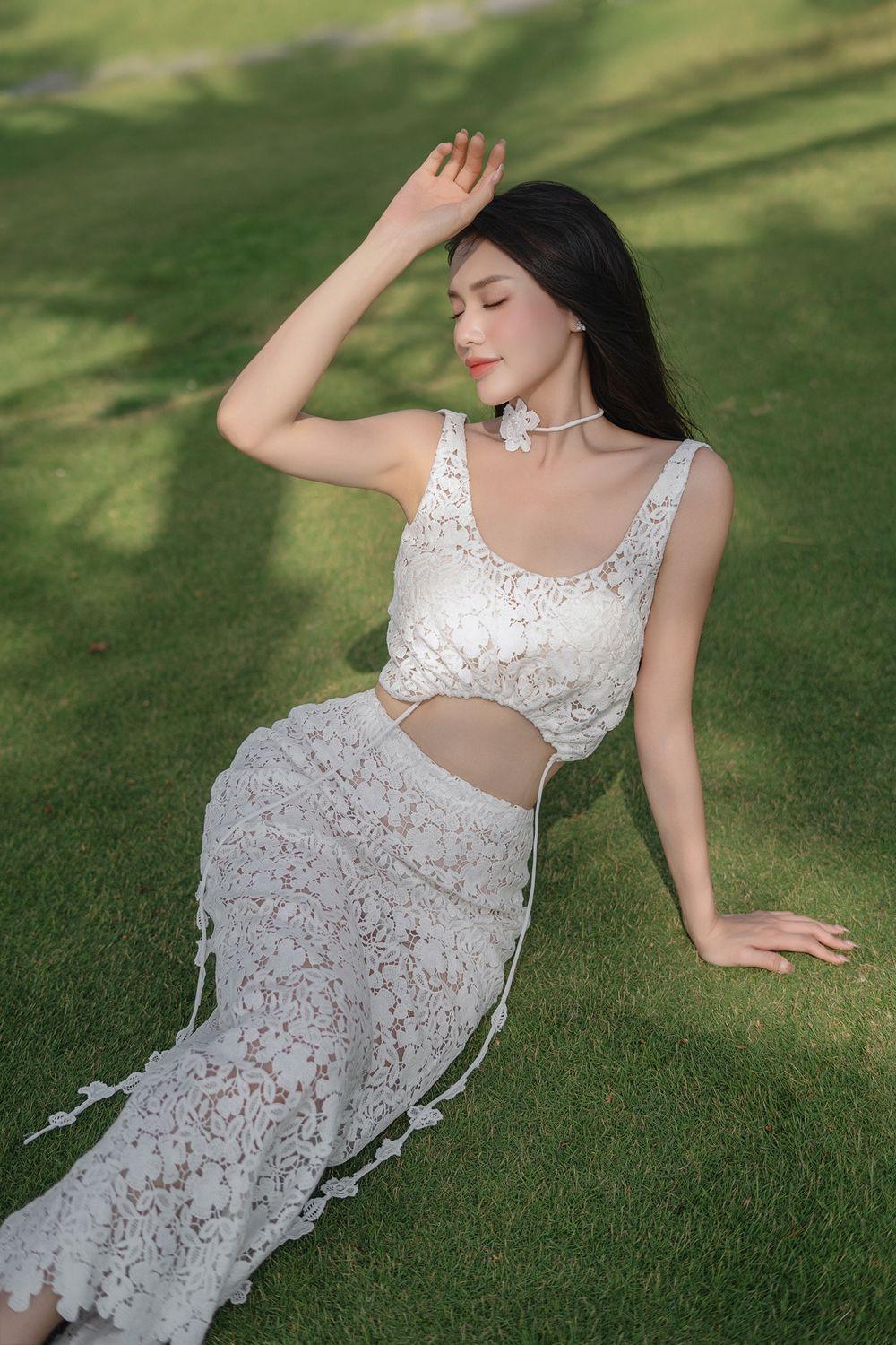 Alma Cropped Sleeveless Silk Lace Top - MEAN BLVD