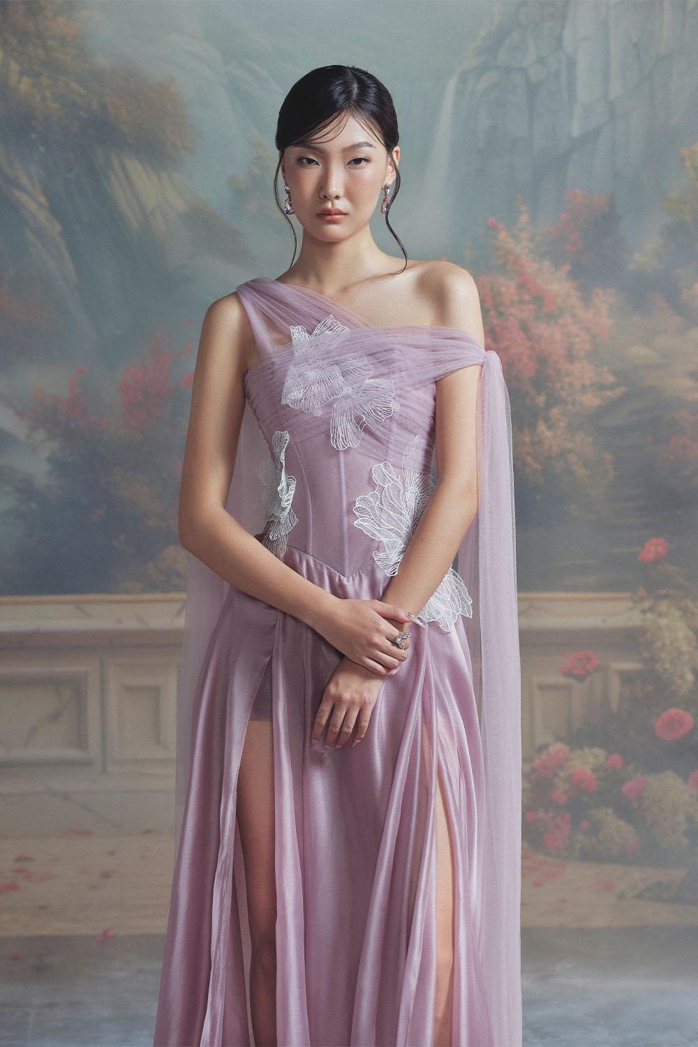 Women's Amethyst Slit Extended Flap Chiffon Floor Length Dress XS/XS/S/M/L/XL/Customize Lilac MEAN BLVD Women's Amethyst Slit Extended Flap Chiffon Floor Length Dress XS/XS/S/M/L/XL/Customize Lilac MEAN BLVD