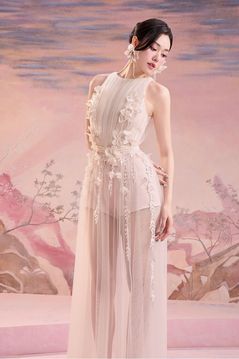 Donna Gathered Flower Applique Mesh Silk Floor Length Dress