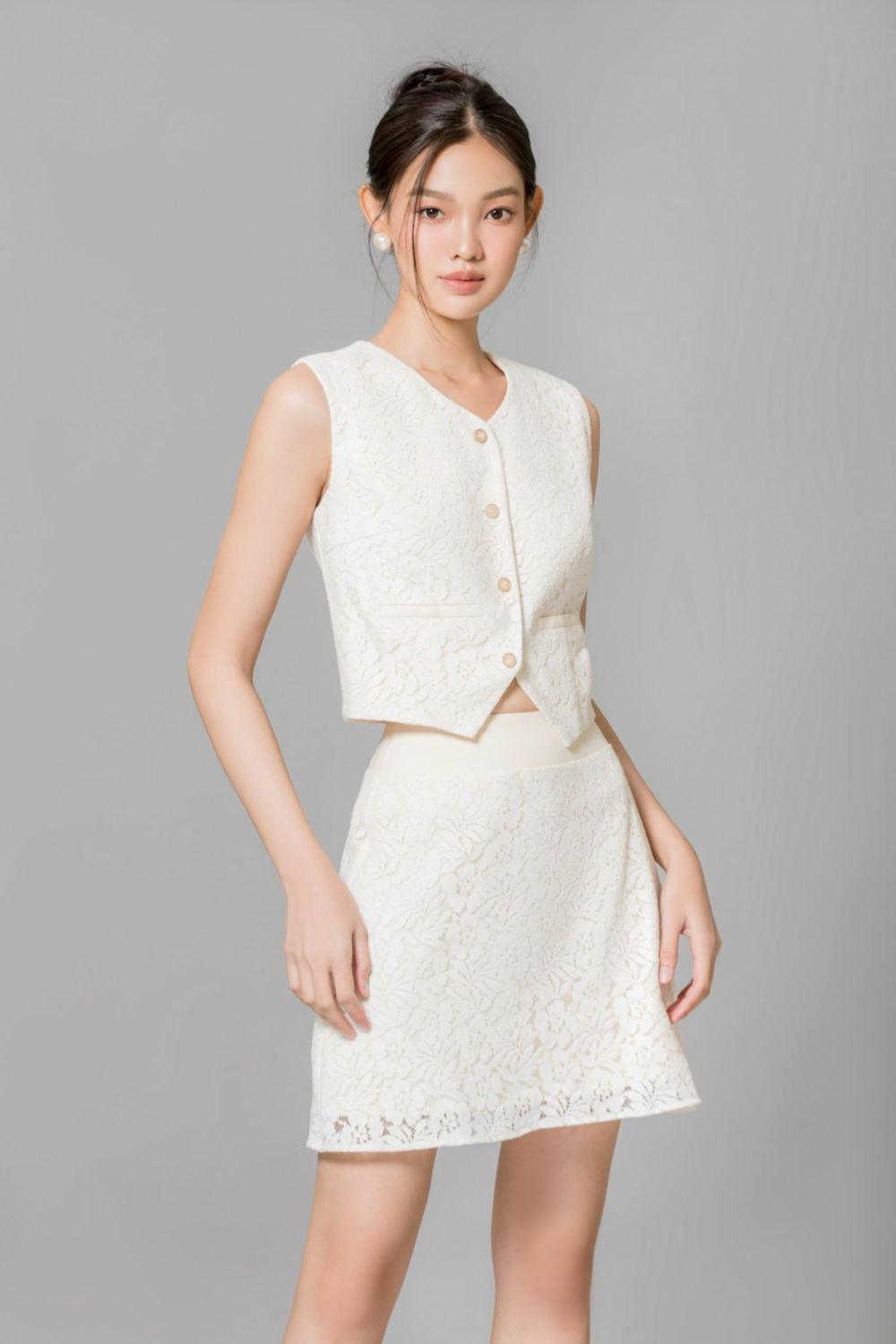 Billie Straight V-Neck Lace Top - MEAN BLVD