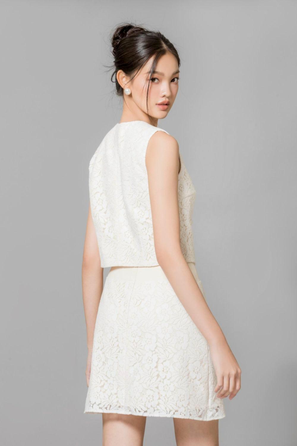 Billie Straight V-Neck Lace Top - MEAN BLVD