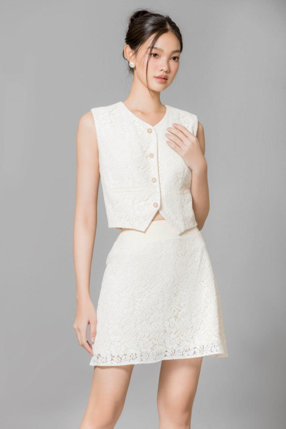 Billie Straight V-Neck Lace Top - MEAN BLVD