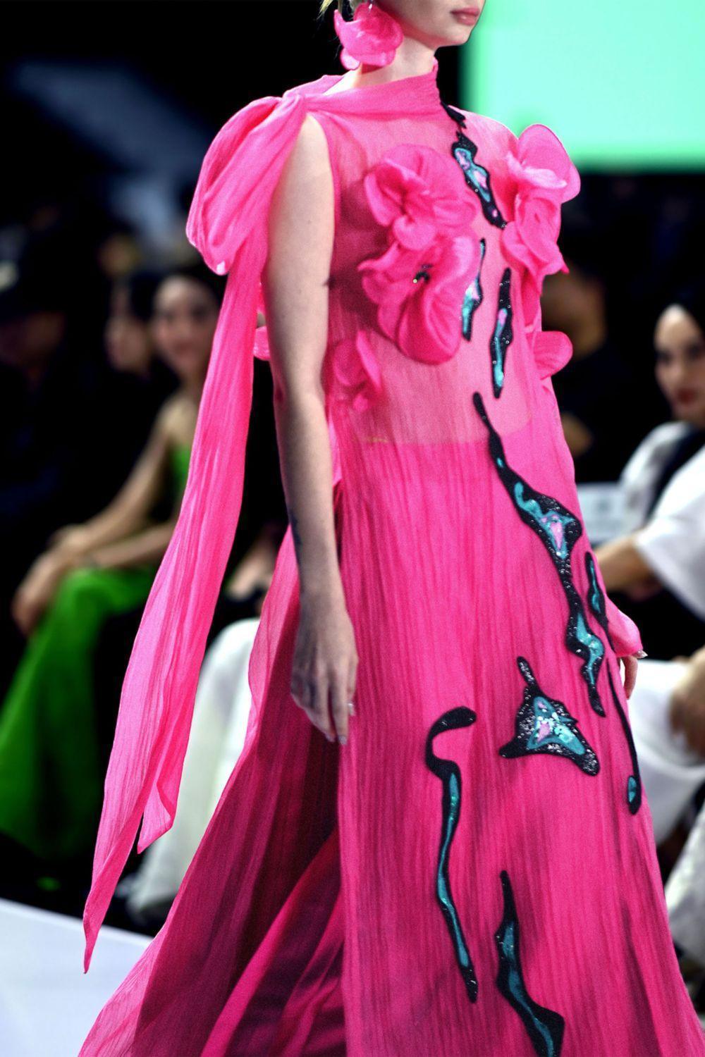 Blooming Straight Flower Applique Organza Crepe Floor Length Ao Dai - MEAN BLVD