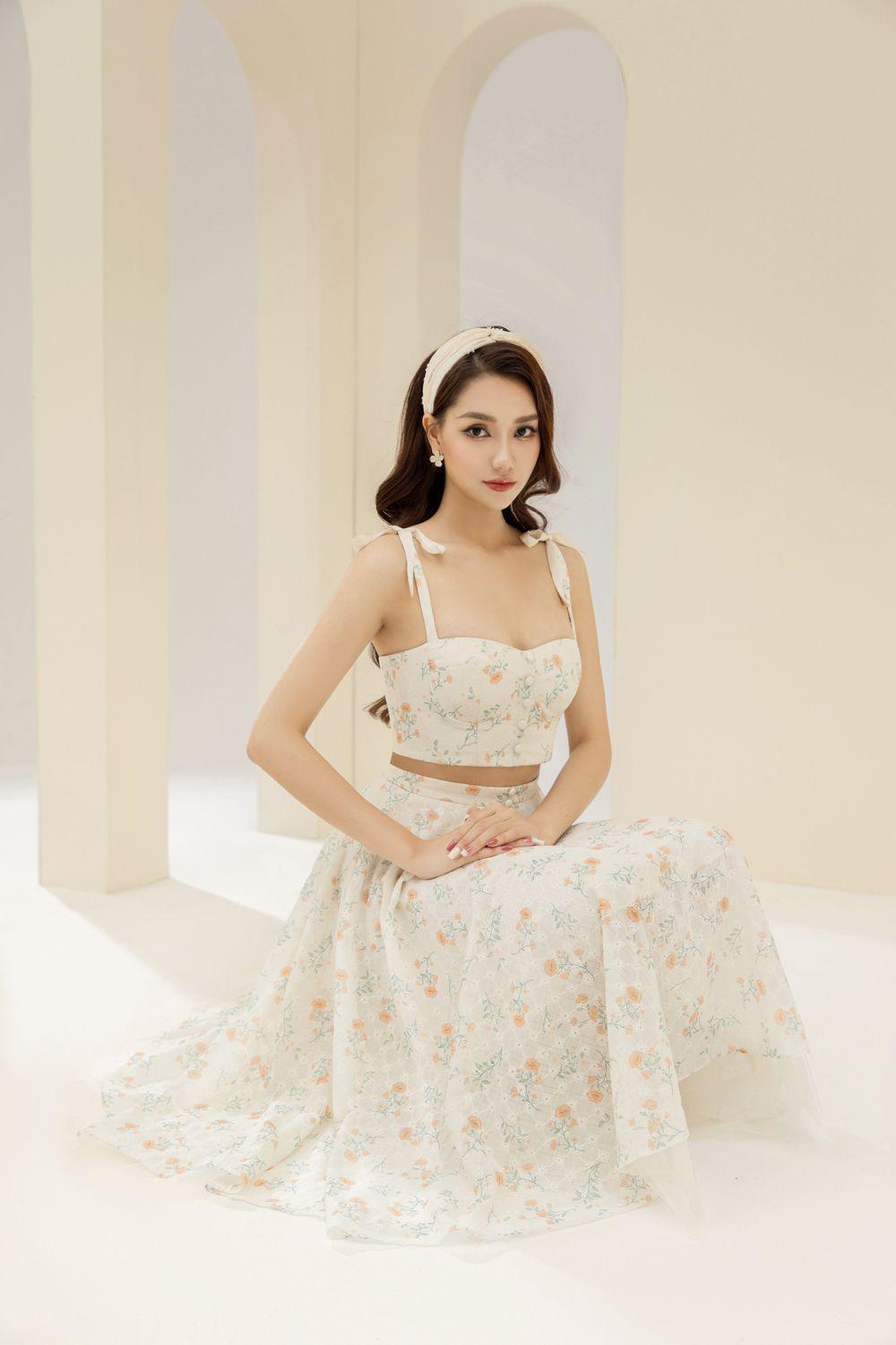 Carmen Bodycon Semi-Heart Neck Polyester Chiffon Crop Top - MEAN BLVD