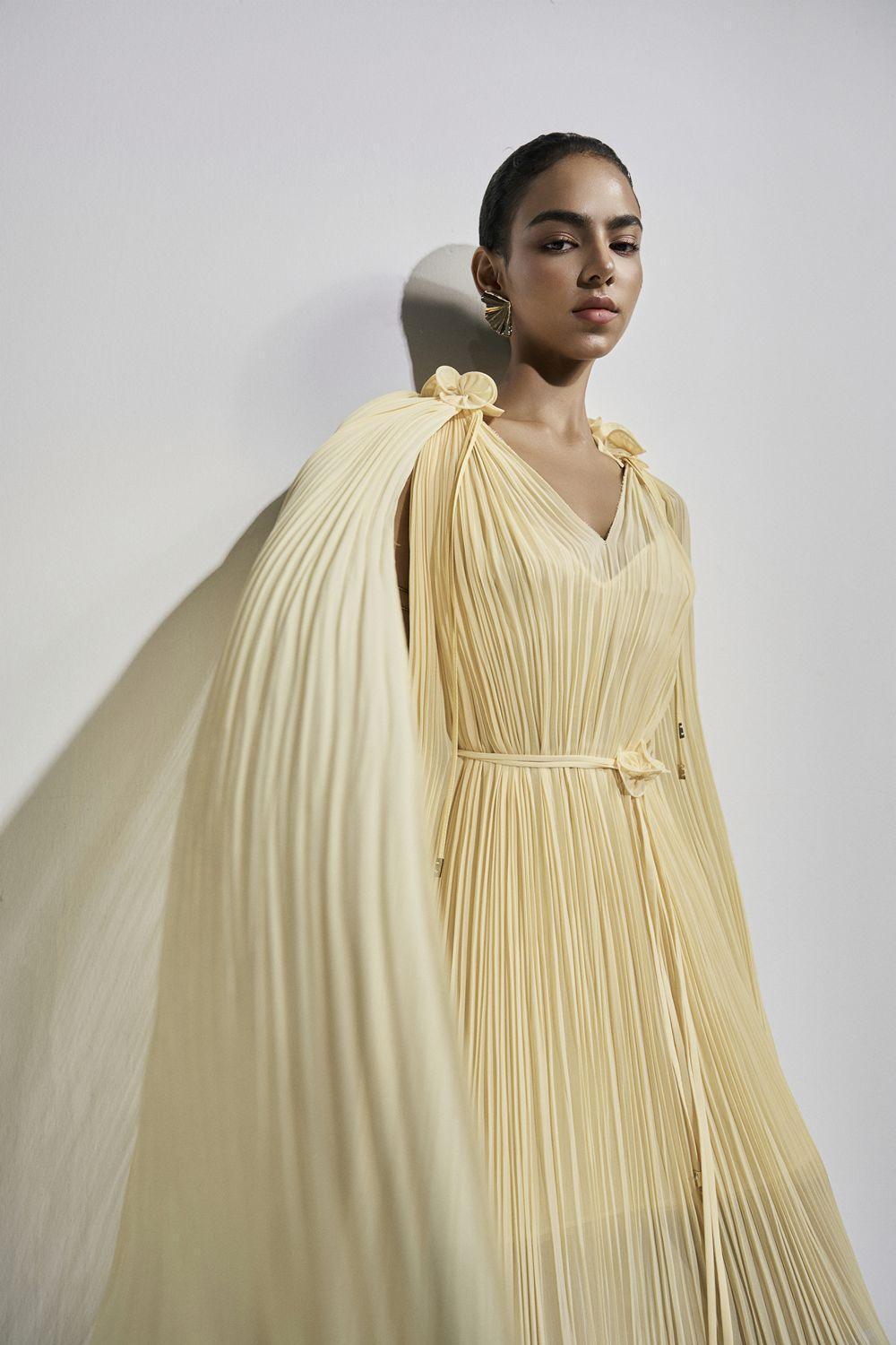 Women's Carnation Drop Waist V-Neck Chiffon Midi Dress S/M/L/Xl Red/Ivory/Light Blue/Purple/Light Yellow/Brown/Moss Green/Sage Green/Orange Mean Blvd Women's Carnation Drop Waist V-Neck Chiffon Midi Dress S/M/L/Xl Red/Ivory/Light Blue/Purple/Light Yellow/Brown/Moss Green/Sage Green/Orange Mean Blvd