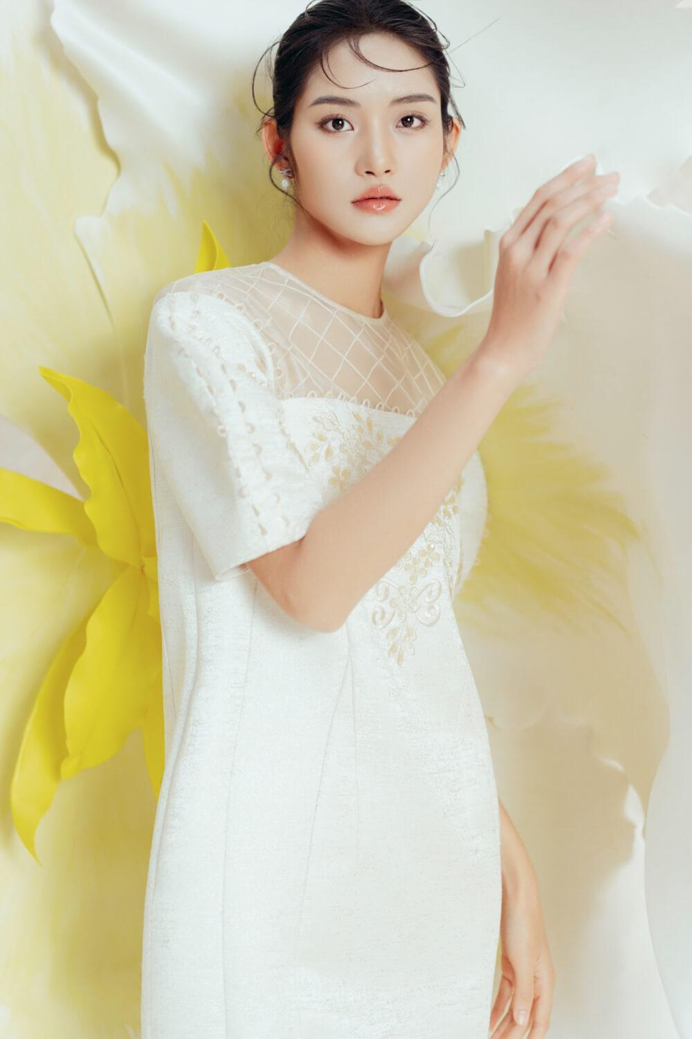 Celestia Cocoon Round Neck Taffeta Below The Knee Dress - MEAN BLVD