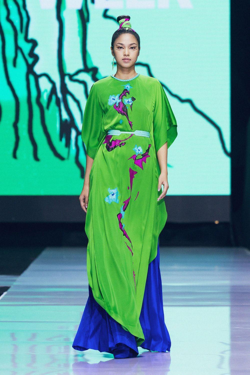 Clasped Straight Round Neck Satin Crepe Floor Length Ao Dai - MEAN BLVD