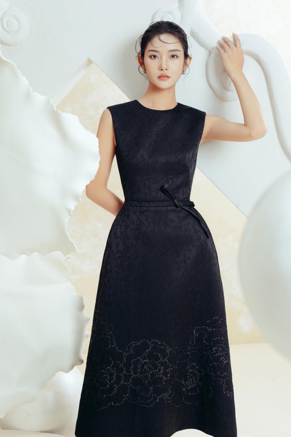 Ellen A-line Sleeveless Brocade Midi Dress XXL / Black