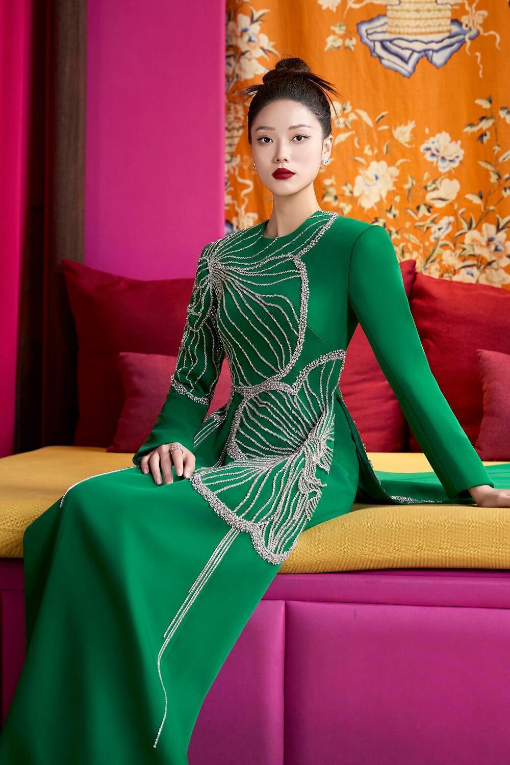 Gracef Sheath Round Neck Velvet Satin Floor Length Ao Dai - MEAN BLVD