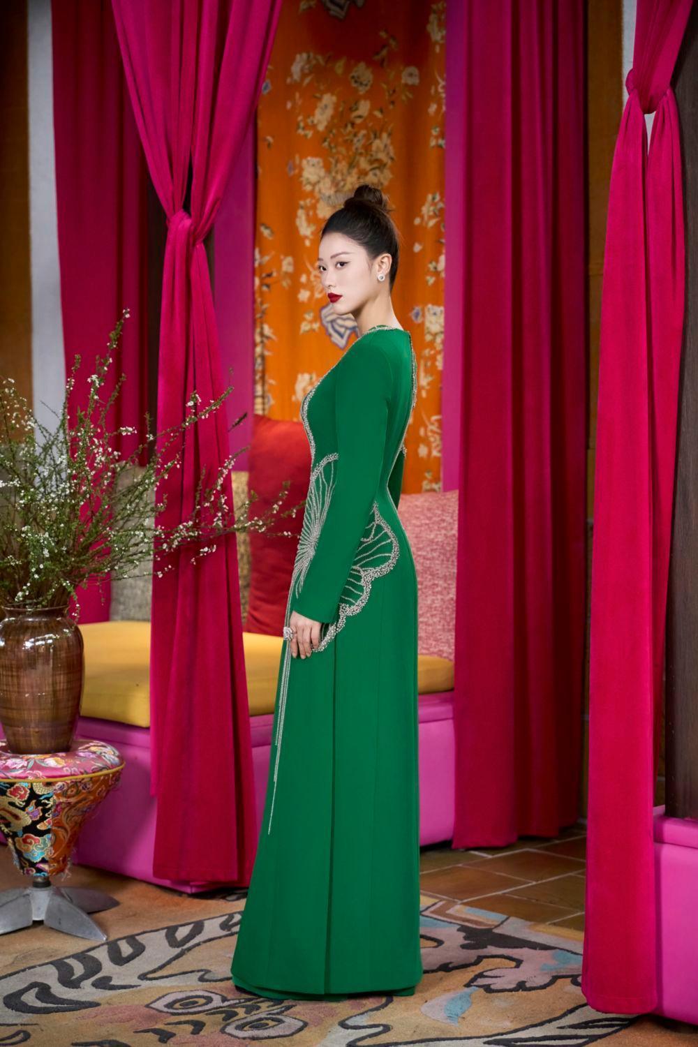 Gracef Sheath Round Neck Velvet Satin Floor Length Ao Dai - MEAN BLVD