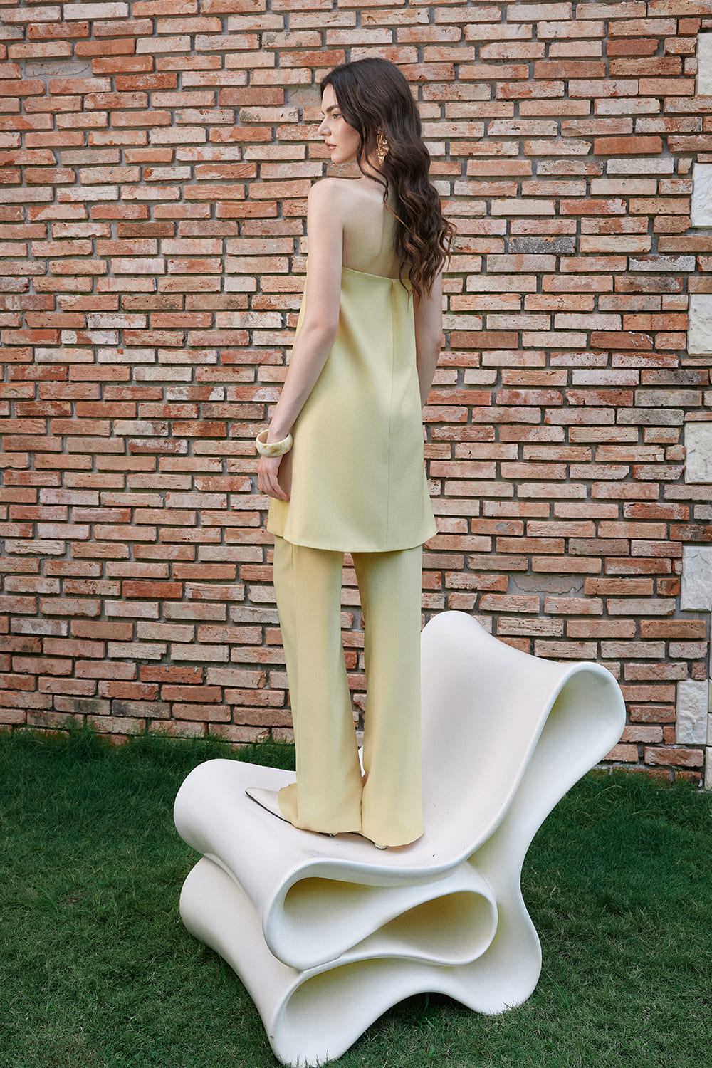 Jaune Trapezoid Straight Across Neck Polyester Top