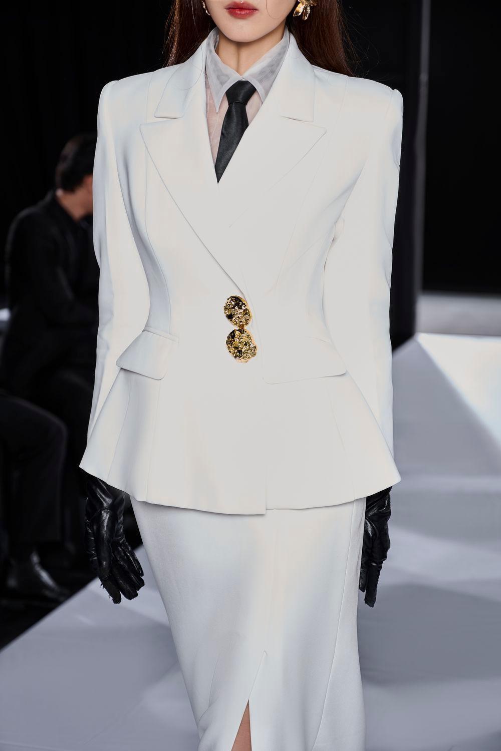 Women's Hening Fit and Flare Peak Lapel Cotton Blazer S/M/L White MEAN BLVD