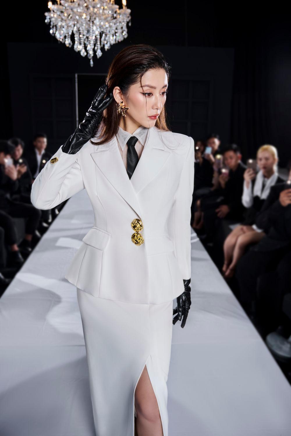 Hening Fit and Flare Peak Lapel Cotton Blazer - MEAN BLVD