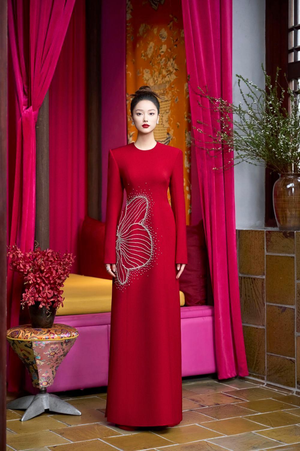 Heritg Sheath Long Sleeved Velvet Satin Floor Length Ao Dai - MEAN BLVD