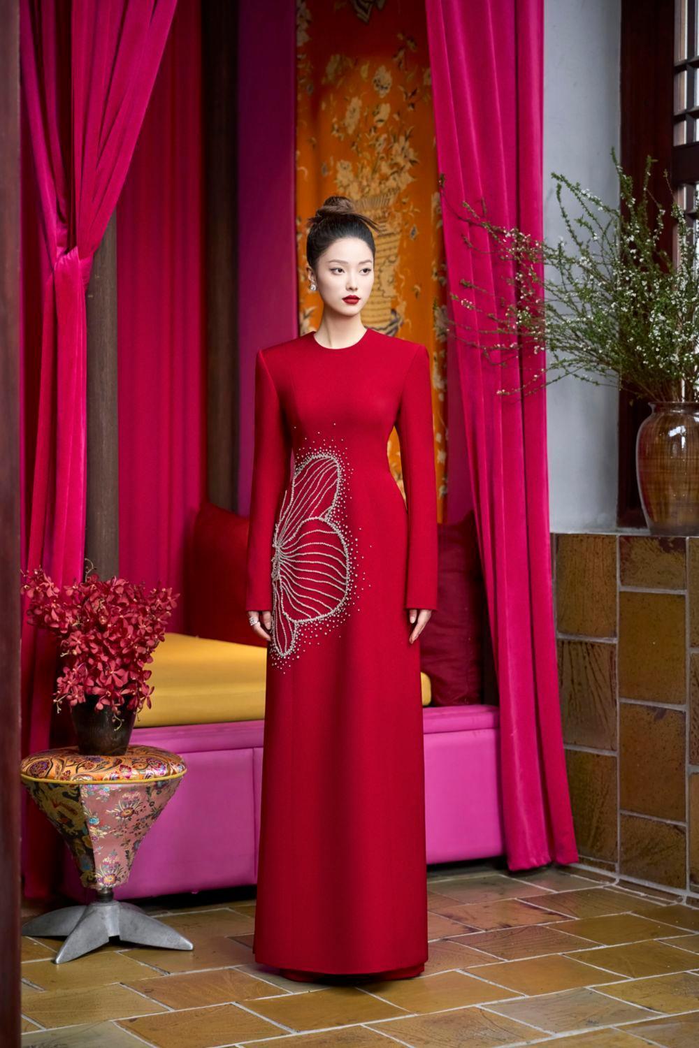 Heritg Sheath Long Sleeved Velvet Satin Floor Length Ao Dai - MEAN BLVD