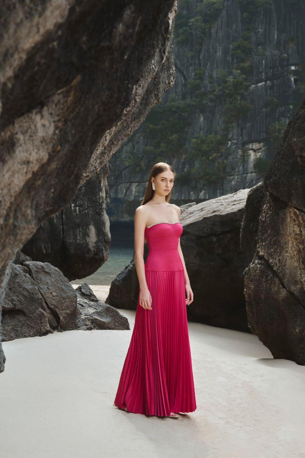 Iris Pleated Sweetheart Neck Taffeta Floor Length Dress - MEAN BLVD