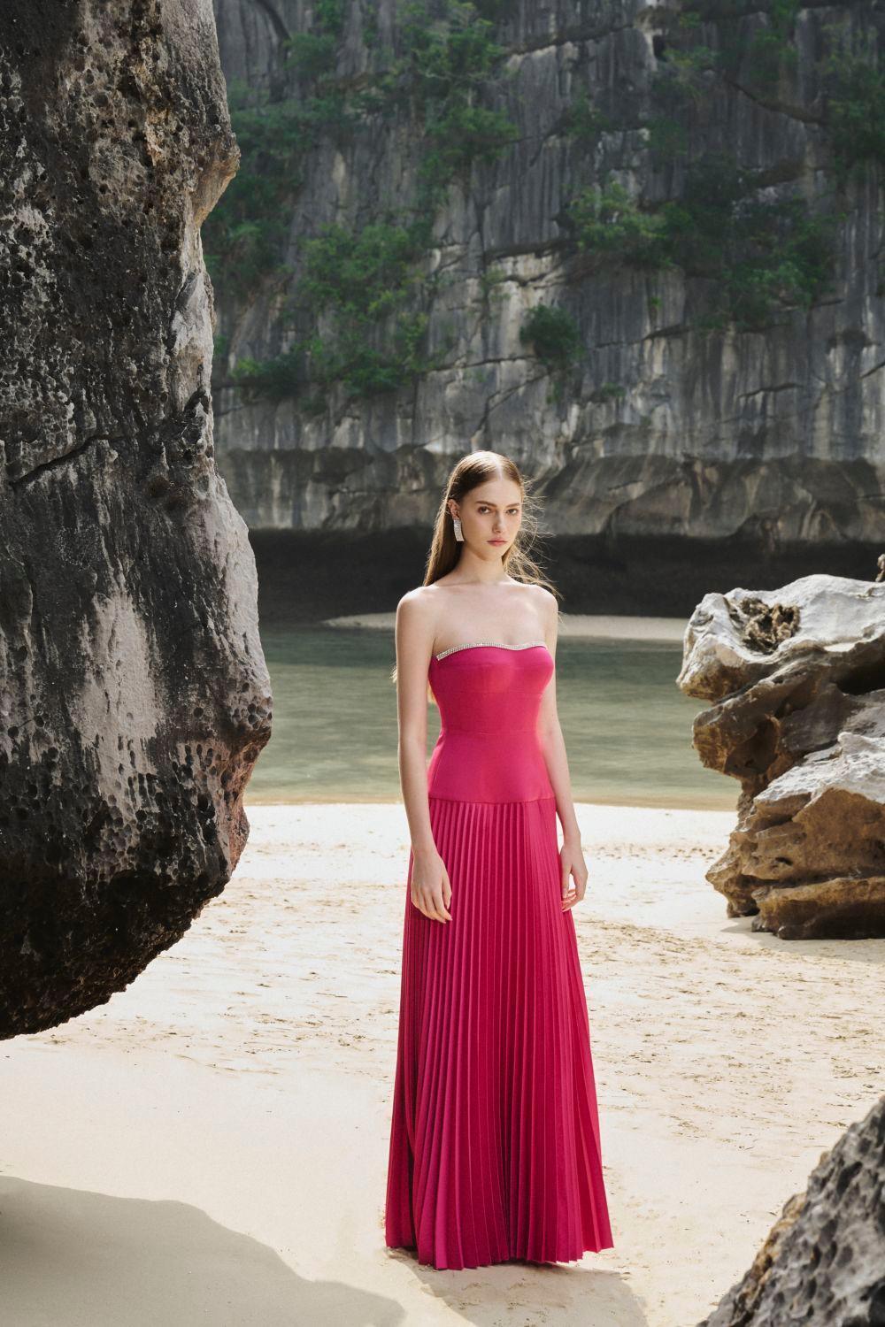 Iris Pleated Sweetheart Neck Taffeta Floor Length Dress - MEAN BLVD
