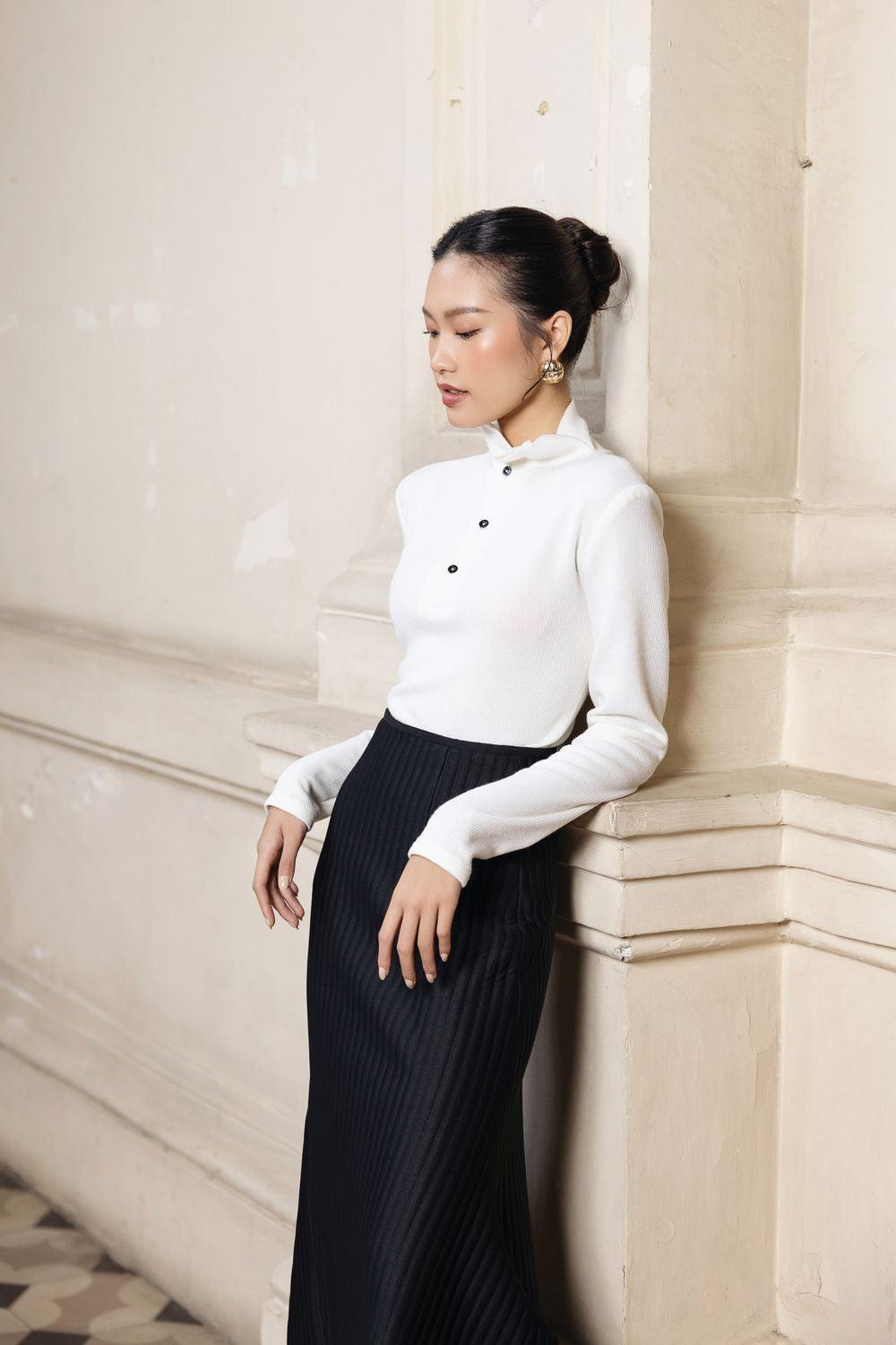 Isabelle Straight High Neck Knit Top - MEAN BLVD