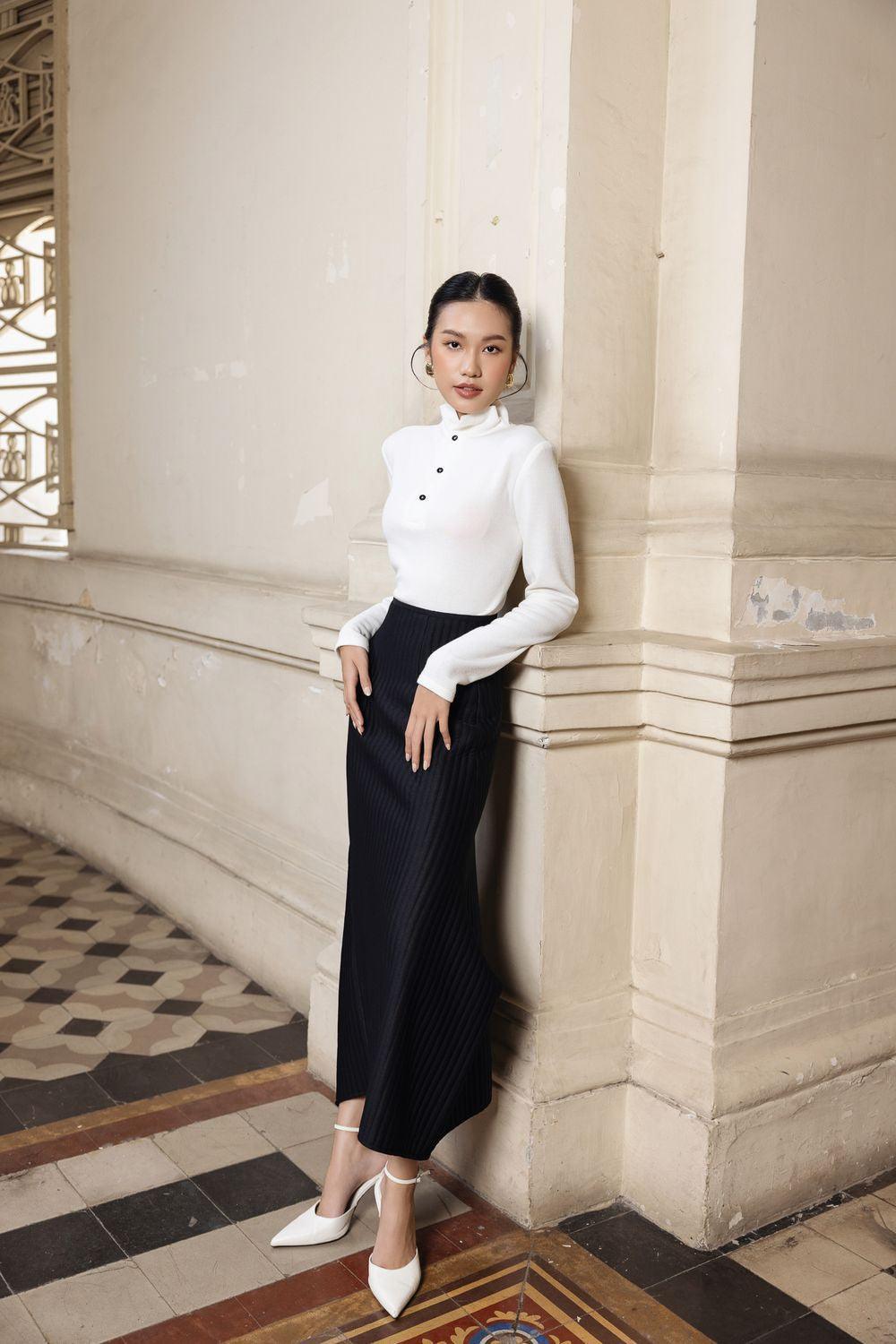 Isabelle Straight High Neck Knit Top - MEAN BLVD