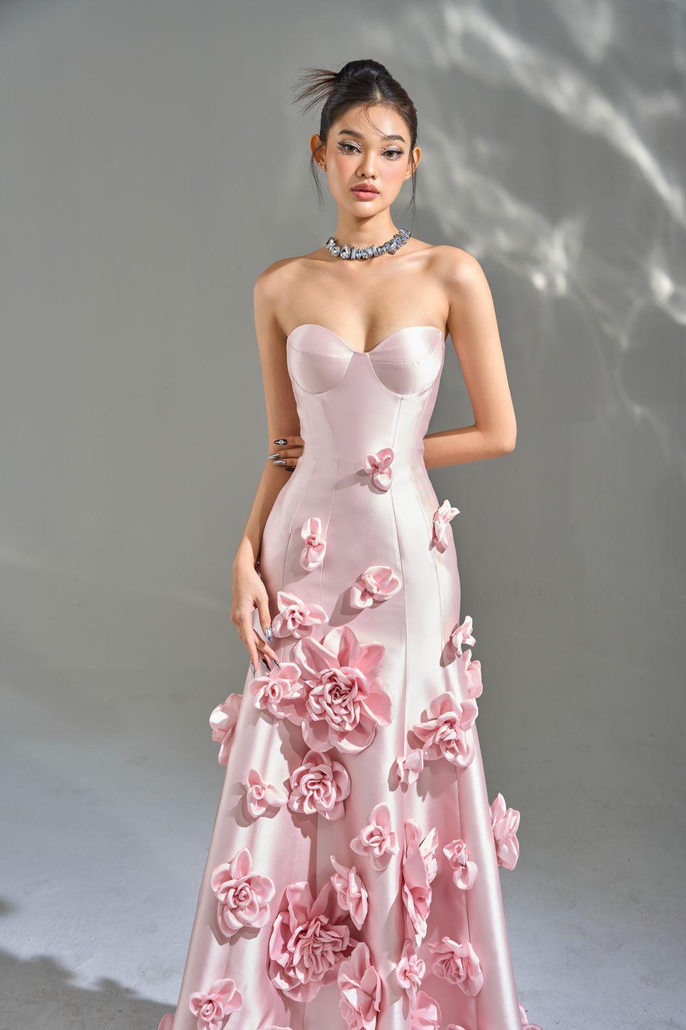 Women's La Fleur Asymmetric Sweetheart Neck Taffeta Maxi Dress S/M/L Pink MEAN BLVD Customize / Pink Women's La Fleur Asymmetric Sweetheart Neck Taffeta Maxi Dress S/M/L Pink MEAN BLVD Customize / Pink