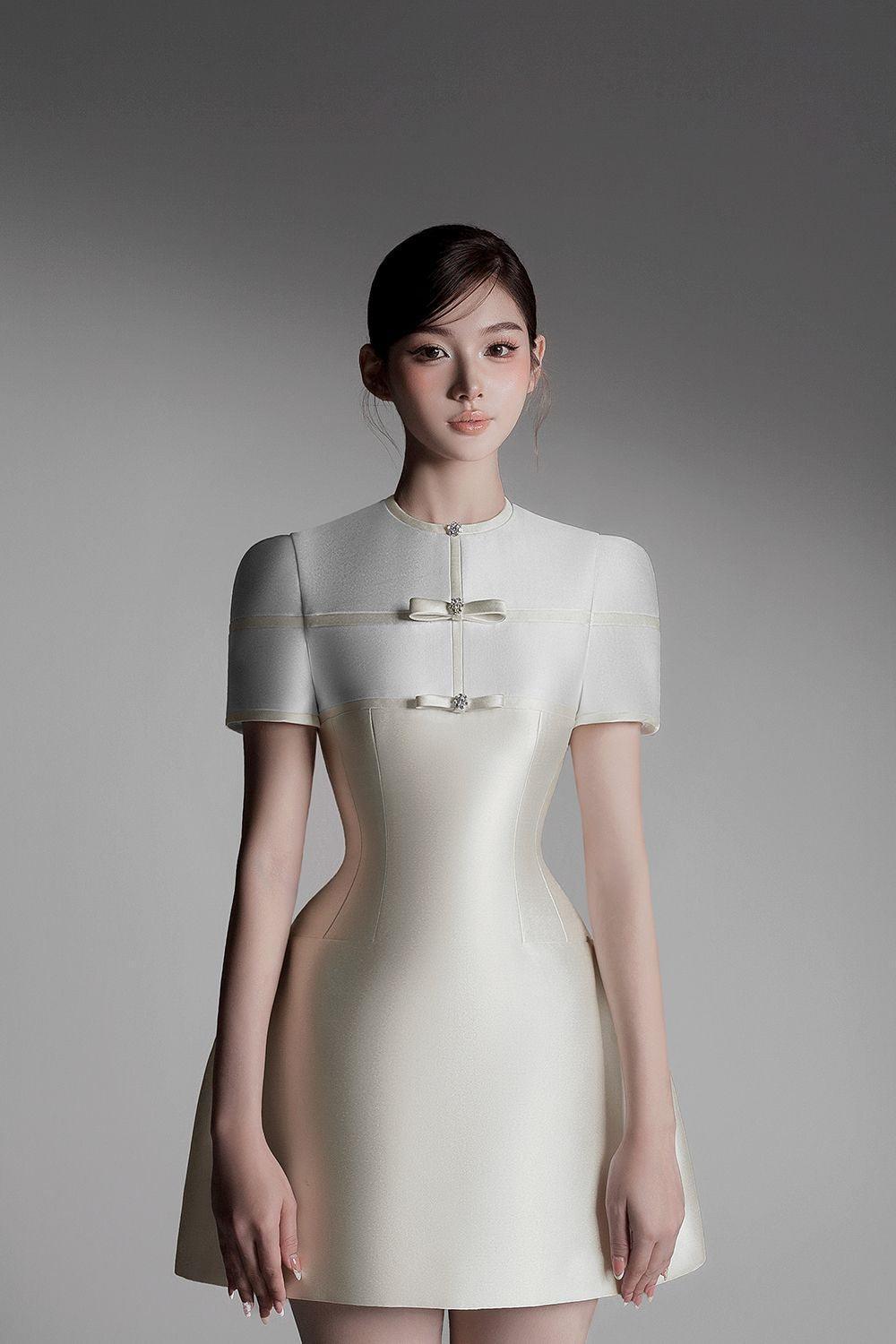Women's Mia Fit and Flare Round Neck Taffeta Mini Dress XS/S/M/L White Cream/Glaucous Green MEAN BLVD S / Cream White