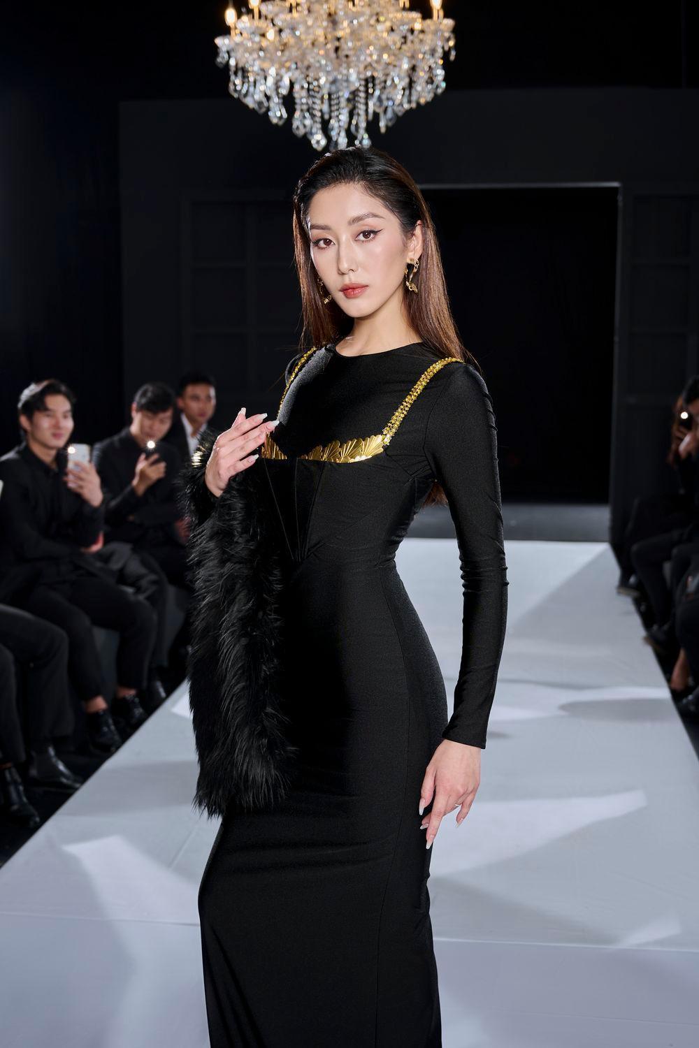 Women's Mulet Bodycon Long Sleeved Spandex Maxi Dress S/M/L Black MEAN BLVD Women's Mulet Bodycon Long Sleeved Spandex Maxi Dress S/M/L Black MEAN BLVD