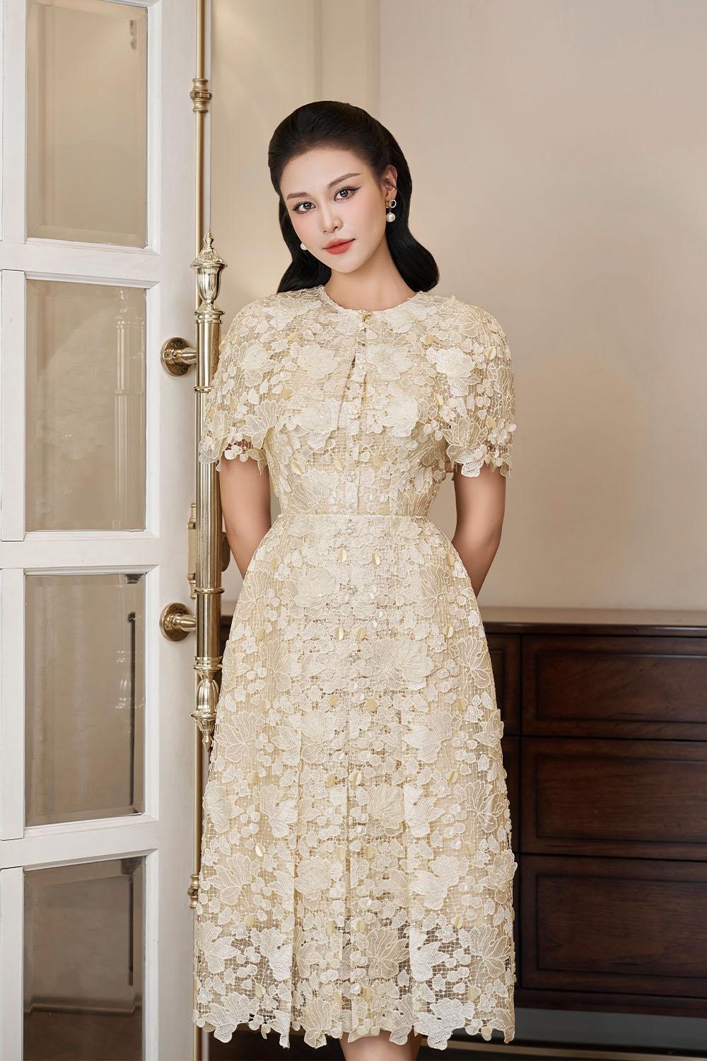 Petal A-line Round Neck Lace Midi Dress
