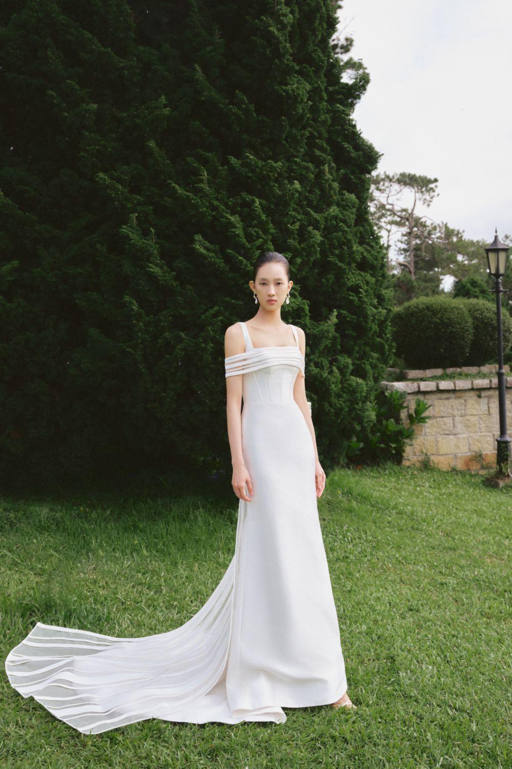 Rattan Trumpet Cold Shoulder Sleeved Silk Floor Length Dress - MEAN BLVD