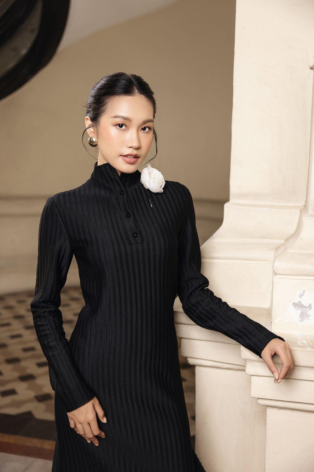 Women's Samantha A-line High Neck Knit Midi Dress XS/S/M/L Black MEAN BLVD Women's Samantha A-line High Neck Knit Midi Dress XS/S/M/L Black MEAN BLVD