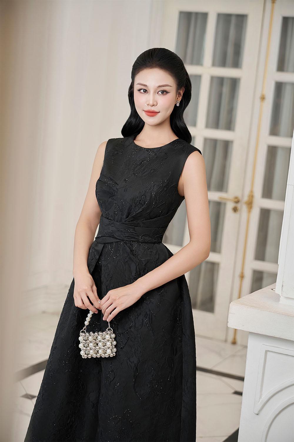 Women's Spectra A-line Draped Jacquard Midi Dress S/M/L/XL/XXL Black MEAN BLVD Black / XL