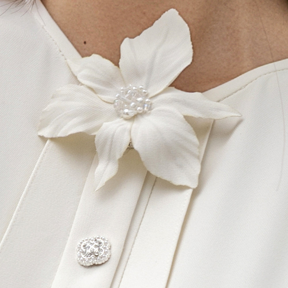 Thanh Nha Collar Floral Brooch