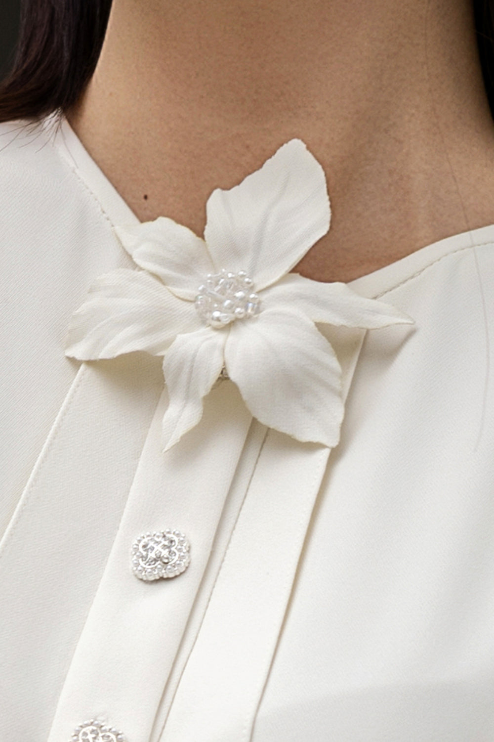 Thanh Nha Collar Floral Brooch