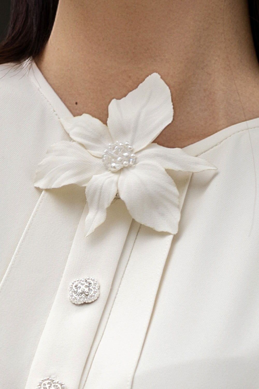 Thanh Nha Collar Floral Brooch